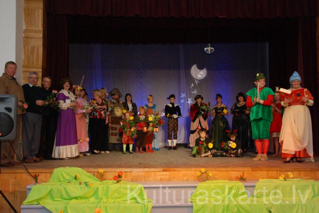 jubilejas uzveduma dalībnieki ar bijušajiem kolēģiem, 2009.g.